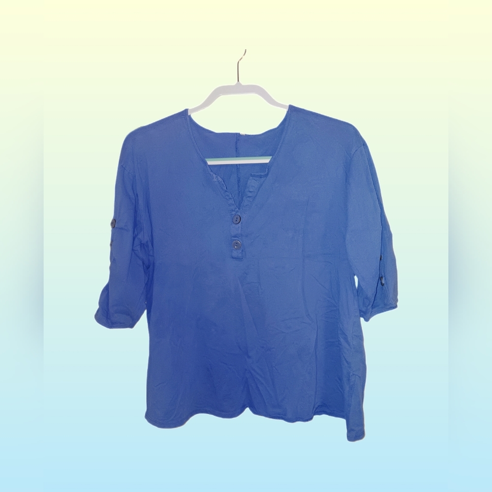 💎 Unbranded size Medium blue blouse with button detail
